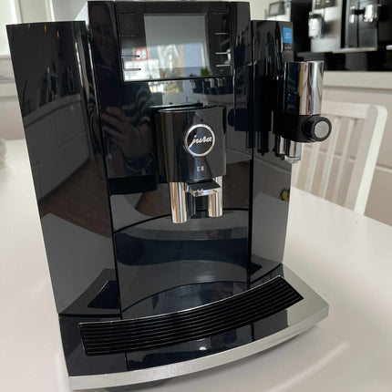 REFURBISHED- JURA E8 (EB) PIANO BLACK